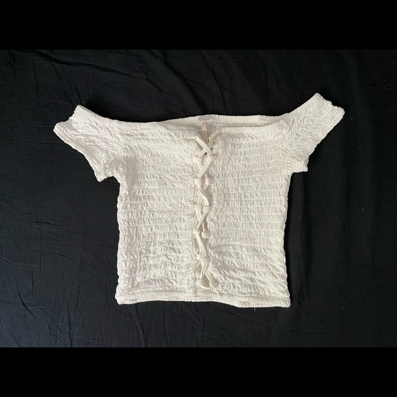 Off white top from Billabong and never worn! It’s an XS! - Picture 1 of 2